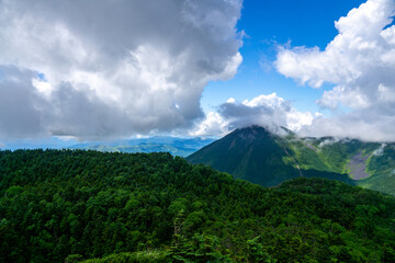 八ヶ岳　蓼科山と夏雲
