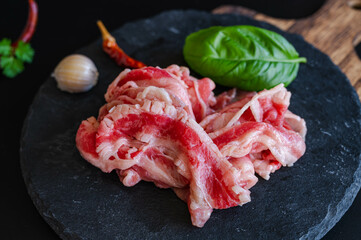 牛肉　バラ薄切り