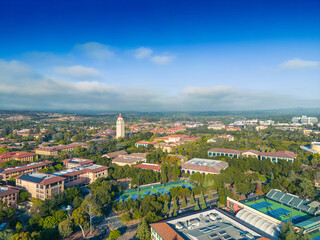 Aerial view of towards Stanford campus and Hoover tower, Palo Alto and Silicon Valley from the Stanford dish hills, California, USA - obrazy, fototapety, plakaty