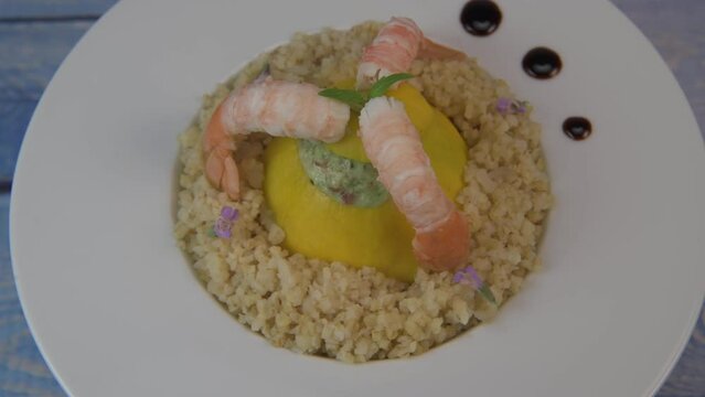 Recipe for Boulghoursotto and mini patisson stuffed with mozarella and basil and its scampi on turntable, High quality video