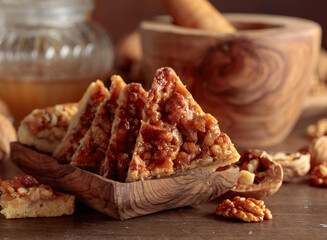 Cookies with walnuts and honey.