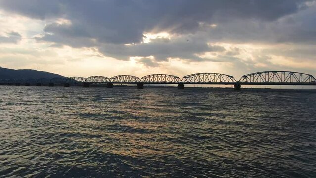 夕日の吉野川橋1