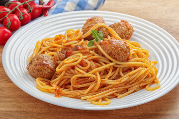 Spaghetti with meatball in tomato sause