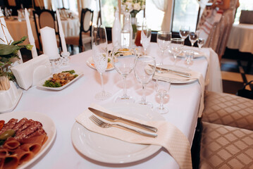 table setting in restaurant