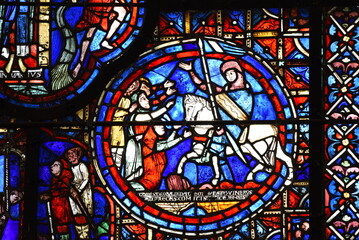 vitrail sur la fa&ccedil;ade sud de la cath&eacute;drale de Chartres (France)