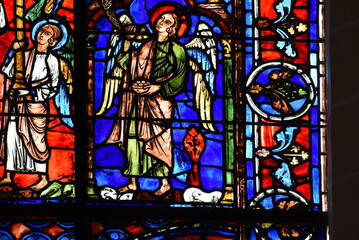 Obraz na płótnie Canvas vitrail sur la façade sud de la cathédrale de Chartres (France)