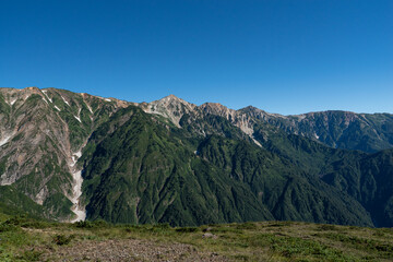 白馬三山を見ながら登る八方尾根