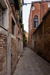 Fototapeta na wymiar Empty Venetian Street