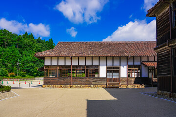 Fototapeta premium 保存修理工事が完了した旧吹屋小学校（国内最古級の木造校舎）
