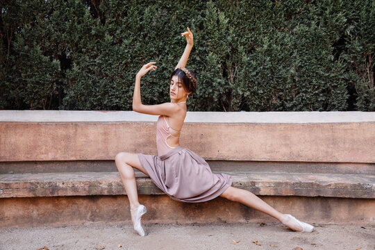 Fototapeta Young ballerina posing outdoors