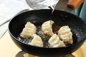 Pour Water Process Cooking Steamed Gyoza