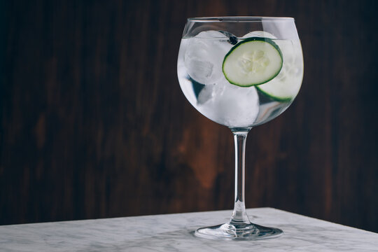 Gin tonic with cucumber and ice