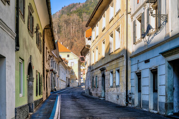 Fototapeta na wymiar Narrow street in the old town of Trizic, Slovenia.