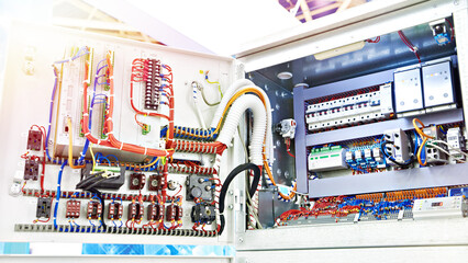 Electrical connectors and electronic components