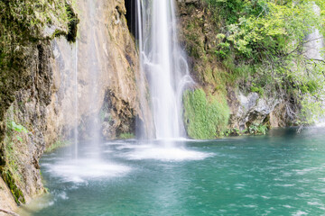 Fototapeta na wymiar Beautiful paradise. Blue lake and waterfall in the forest, Plitvice lakes, Croatia.