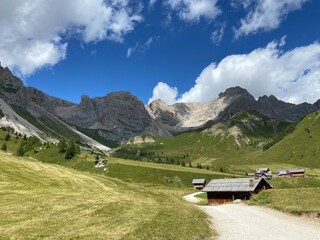 Fototapeta na wymiar Italian mountains landscape