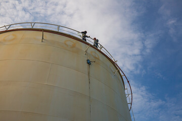Robot car climbing thickness shell plate