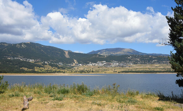 Lac de Matemale, les Angles. Pyr&eacute;n&eacute;es Orientales, France