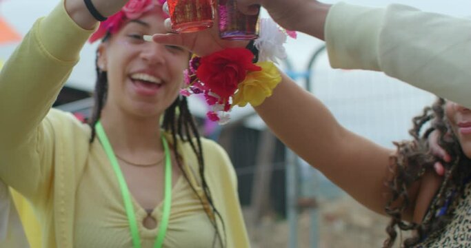 MS Young people (16-17) drinking at festival