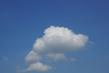 Naklejka na ściany i meble single cloud floats on blue sky background