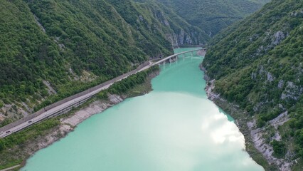 Obraz na płótnie Canvas drone lake water canyon