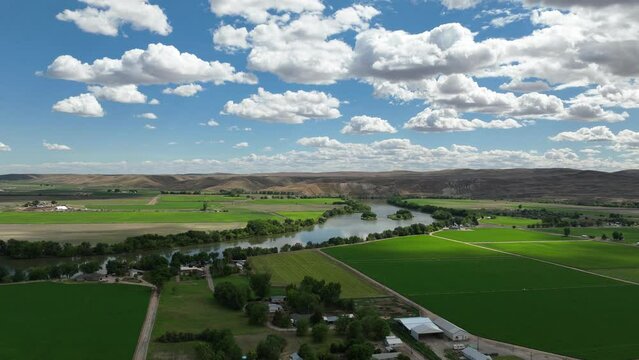 Hyperlapse of the Snake River surrounded by trees and fields and a cloudy sky near Weiser, Idaho.