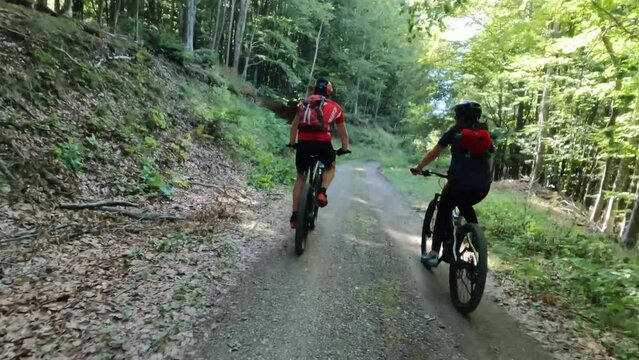 E bike MTB elettrica escursione tra le montagne dell'Appennino Tosco Emiliano 