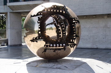 Sphere Within Sphere - Sfera con sfera