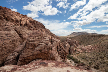 Fototapeta na wymiar Red rock formations in the Mojave Desert in Las Vegas, Nevada