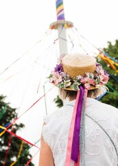 Vertical shot of a traditional English maypole dancing at CountryFile Live, Woodstock, England - obrazy, fototapety, plakaty