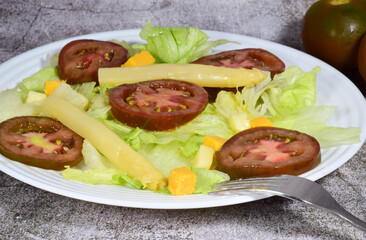 Green salad, with asparagus, tomato and cheese.