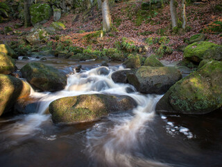 Obraz premium Smooth river in Padley Gorge