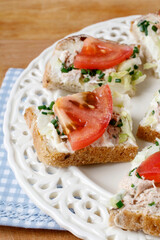 Healthy sandwiches with tomatoes, lettuce and fish.