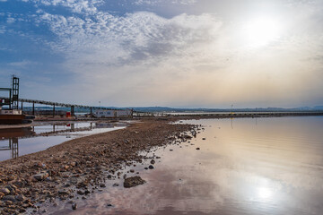 Obraz premium Cityscape of the Pink Lagoon of Torrevieja and its Salt Mines (Alicante, Spain)