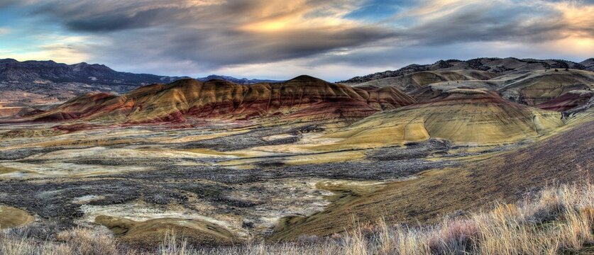 Sunset over painted hills in central Oregon