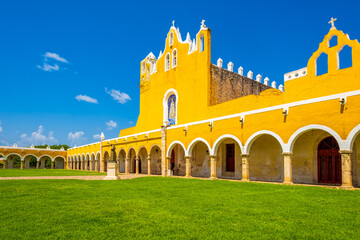 The San Antonio franciscan monastery at the yellow city of Izamal in Mexico - obrazy, fototapety, plakaty