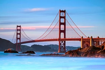 Photo sur Plexiglas Pont du Golden Gate Scenic view of the famous Golden Gate Bridge in San Francisco, California on a sunny day