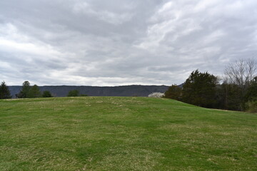 Obraz premium golf course in the mountains in the fall