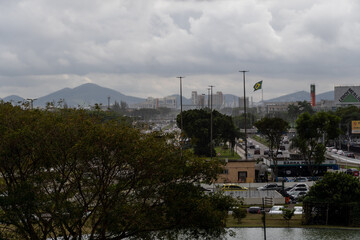 Heavy traffic on Avenida Ayrton Senna in the Barra da Tijuca neighborhood in the west side of the city of Rio de Janeiro. Cloudy day. Rio de Janeiro, Brazil. August 2022