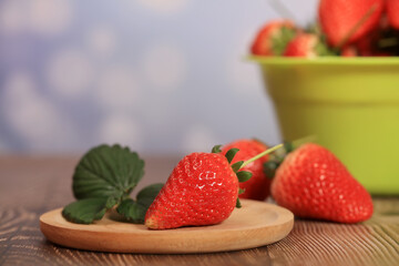 Fresh strawberries on the plate, fresh strawberries on the table