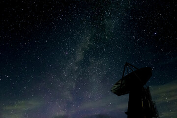 日本、長野から見る天の川と電波望遠鏡のアンテナ。素材,背景