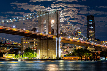 Fototapeta na wymiar brooklyn bridge moon background