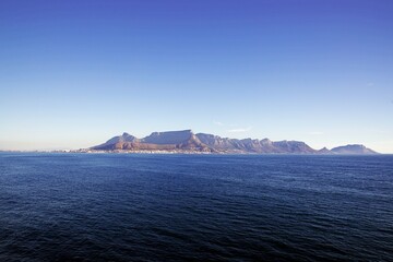 Silhouette von Kapstadt mit Tafelberg