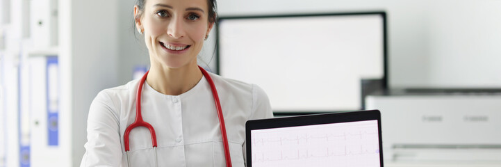 Doctor cardiologist showing electrocardiogram on digital tablet - obrazy, fototapety, plakaty