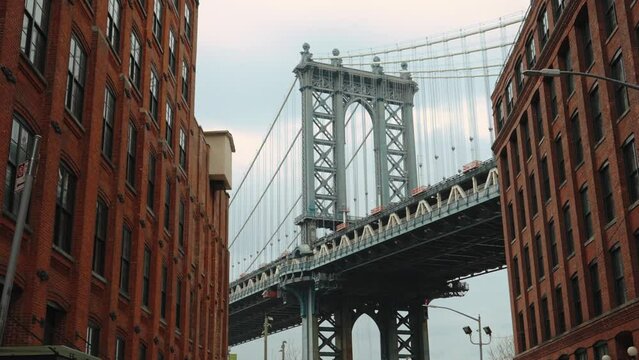 Slow camera pan showing the Brooklyn Bridge