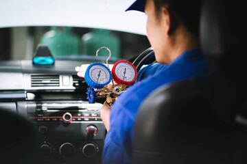 Check car air conditioning system refrigerant recharge