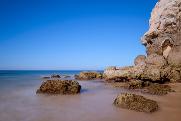 Fototapeta na wymiar rocky coast of the sea, algarve portugal