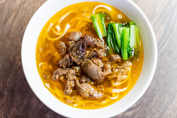 台湾の肉うどん、牛肉麺（ニューローメン）