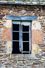 fenêtre très ancienne