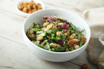 Healthy vegetable salad with white bean